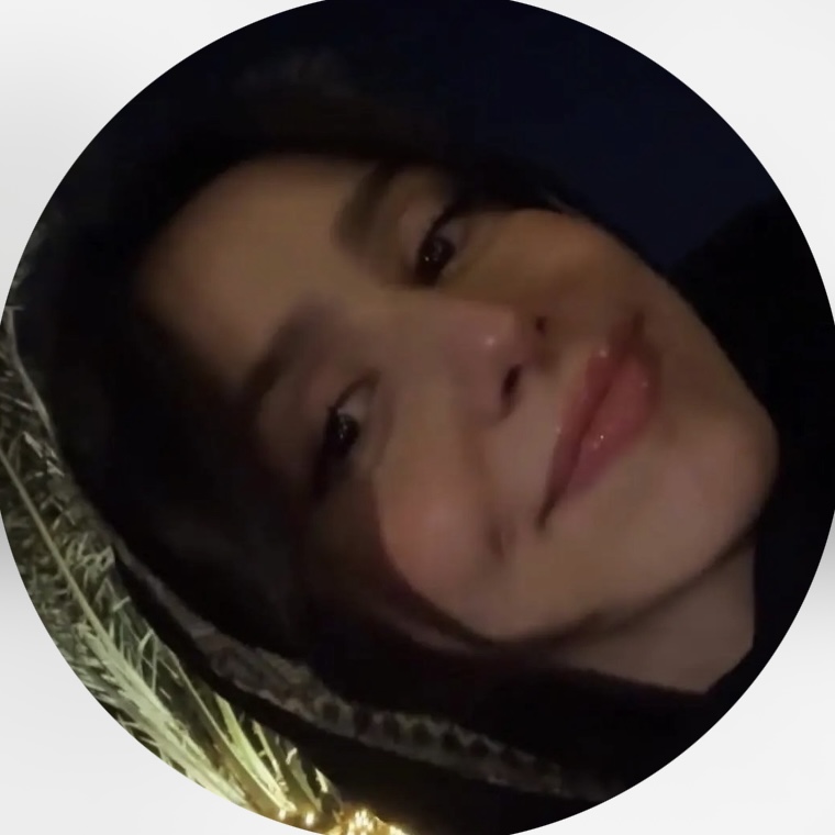 من هیچ زمینه‌ای از طراحی داخلی و دکوراسیون نداشتم و آموزش ندیده بودم و همیشه فکر می‌کردم سخت‌ترین کار دنیا یادگیری یه مهارت و تخصص جدید باشه به اصرار مادرم 3 ماه پیش تو دوره شرکت کردم و روزی نیست که دعاتون نکنیم هم من هم مادرم منی که تا 3 ماه پیش آرزوم خریدن یه گوشی نسبتا خوب بود الان به درآمد ماهی 40 تومن رسیدم فقط موبه‌مو به حرفاتون گوش دادم آموزش دیدم و تمرین کردم به قول خودتون هیچ مسیر میانبری وجود نداره سپاسگزارم استاد عزیزم